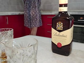 Dealings met een vriend DRONKEN VROUW. Ik hoop dat ze niet zwanger fore-part mij