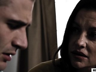موم غريبة وحيدا تريد Creampie من سترسون - Sovereign Syre