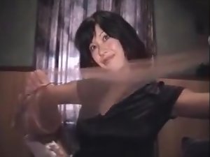그녀의 나일론 발을 핥아 아시아 여자
