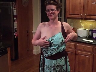 Georgia Milf Jessica Strips Nearby Pantry