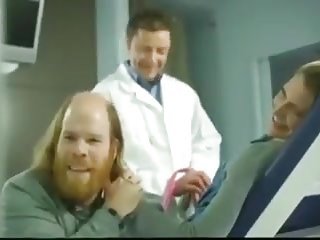 Doktor fickt die heiße Frau