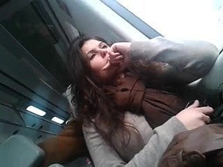роговой девушка на поезде