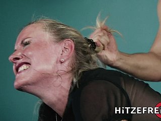 Hitzefrei شقراء جبهة مورو الملاعين الألمانية يو